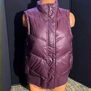 Classic Burgundy Puffer Vest from Gap - Size Medium